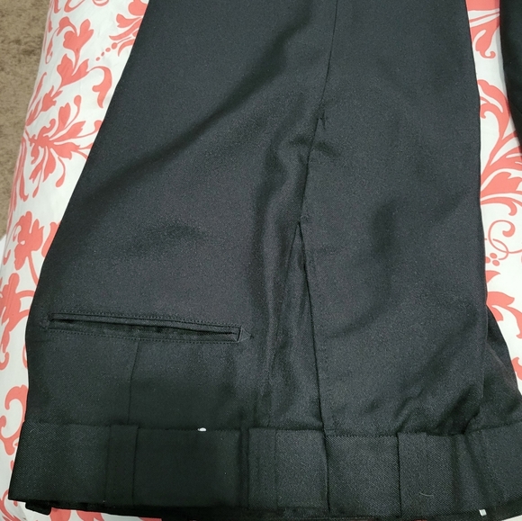 Suits - Picture 3 of 5